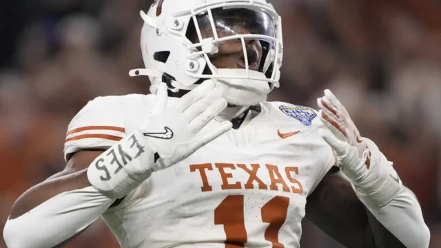 Texas Longhorns defensive end Colin Simmons listed as probable for game against Tennessee after foot injury