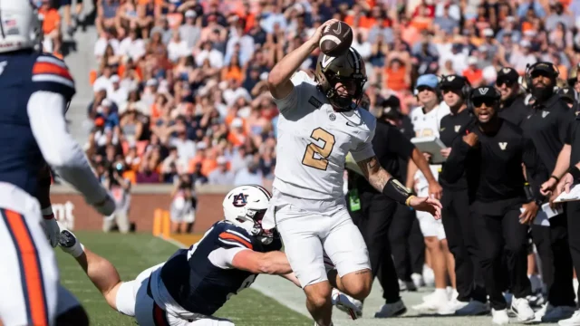 Vanderbilt still building around Jared Curtis after 21-15